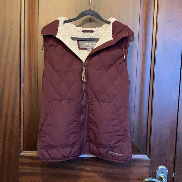 Eddie Bauer Vest quilted sherpa lined with hood - Picture 11 of 16